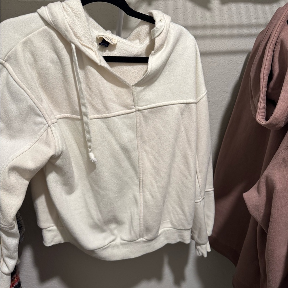 Universal Thread Cream Women's Hoodie Sweater